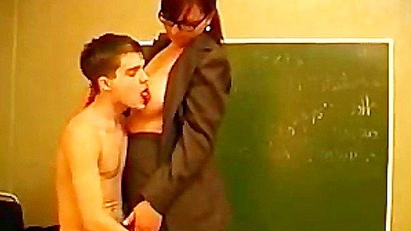 показала титьки на камеру