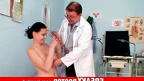 большие титьки девок видео